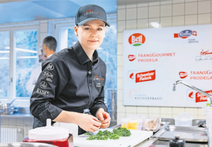 Die Urnerin gehört der Junioren-Nationalmannschaft an, mit der sie am Culinary World Cup 2026 in Luxemburg um Medaillen kämpfen wird. Foto: Gusto24