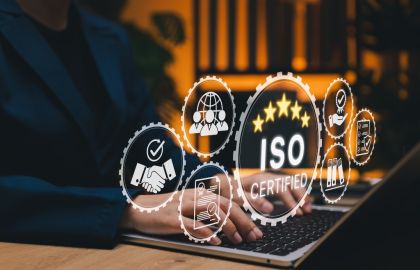 Zertifizierungen wie eduQua oder ISO sichern geprüfte Qualität und schaffen für Lernende Orientierung und Vertrauen. Foto: Adobe Stock